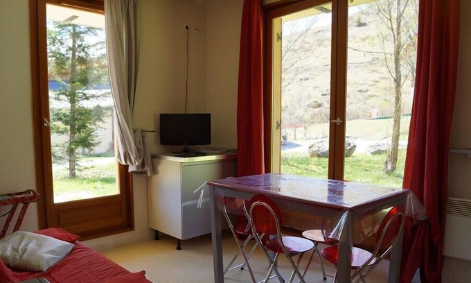 Saint-Sorlin-d'Arves Apartment | Cozy and charming apartment for 4 people