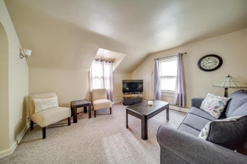 Erie Apartment | Cozy and Convenient Erie Apartment 3 Mi to Beach!