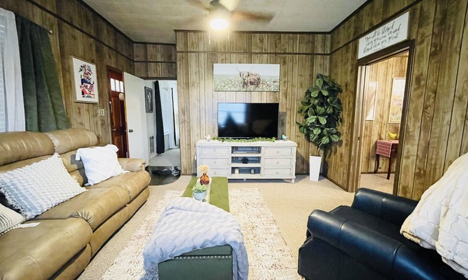 Wauchula House | Cozy and peaceful Country vintage getaway! A time away from your every day life!