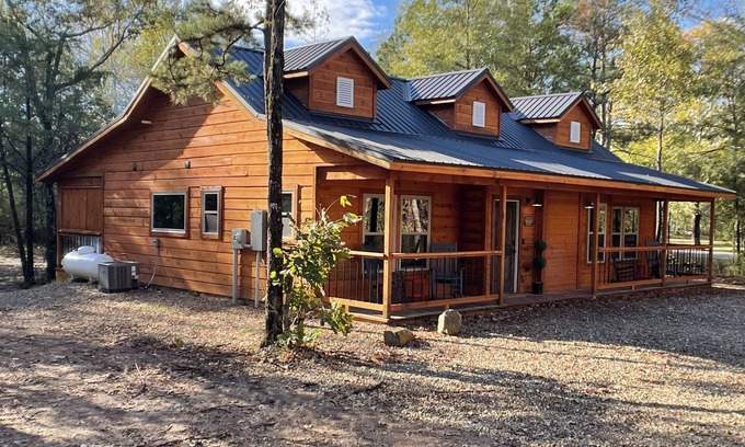 Broken Bow Cabin | Cozy and peaceful family setting on the edge of Broken Bow