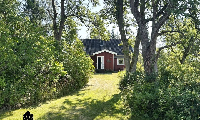 Mellerud O Ski Chalet | Cozy and rural holiday accommodation 150 meters from Lake Vänern | SE17003