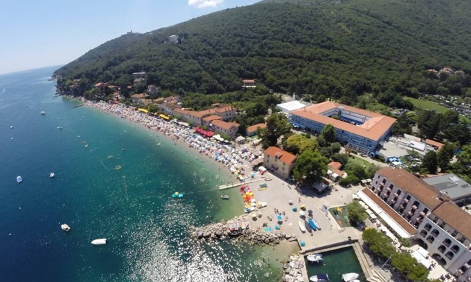 Obrs Apartment | Cozy and spacious semi-detached house near the beach with sea view