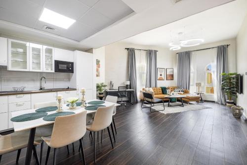 Discovery Gardens Apartment | Cozy and spacious apartment- 5min walk to metro