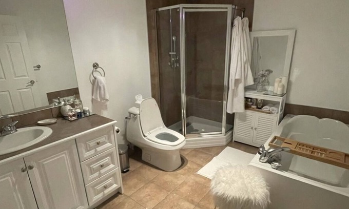 Cote-Saint-Paul Condo | Cozy and spacious