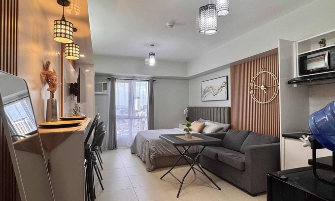Cebu Condo | Cozy and spacious condo with AC in vibrant IT Park, Cebu City