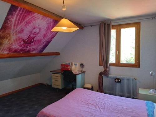 Fruges House | Cozy and tranquil double room with large desk