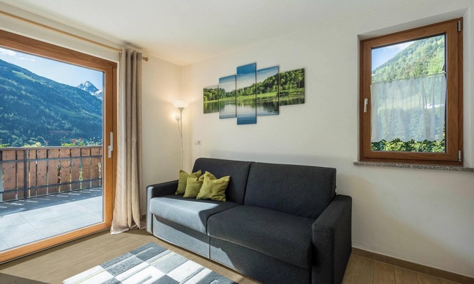 San Martino in Passiria Apartment | Cozy Apartment “Pfandlerhof Grün” with Mountain View, Wi-Fi, Balcony & Garden