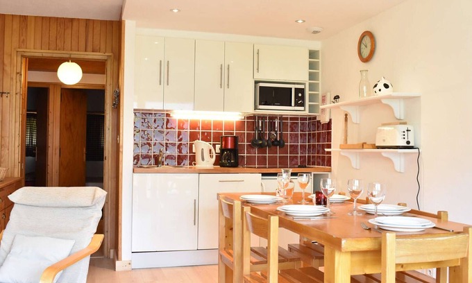 Meribel Apartment | Cozy Apartment for 6 in Méribel, 2 Bedrooms, Parking, Close to Ski Lift