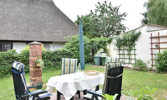 Alt Bukow Apartment | Cozy Apartment in Alt Bukow Germany with Garden