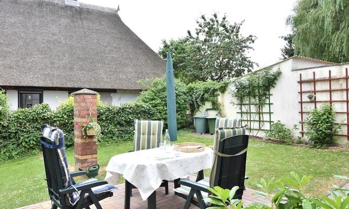 Alt Bukow Apartment | Cozy Apartment in Alt Bukow Germany with Garden