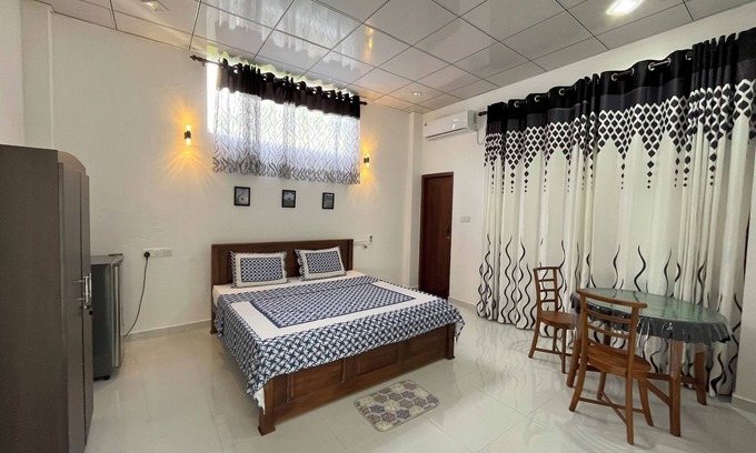 Weligama Apartment | Cozy apartment in enjoyable Mirissa with WiFi, AC