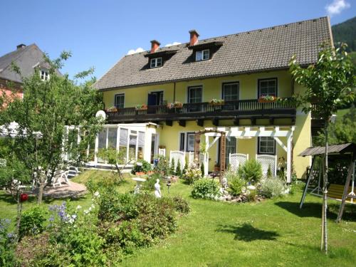 Feld am See Apartment | Cozy Apartment in Feld am See near Ski Slopes