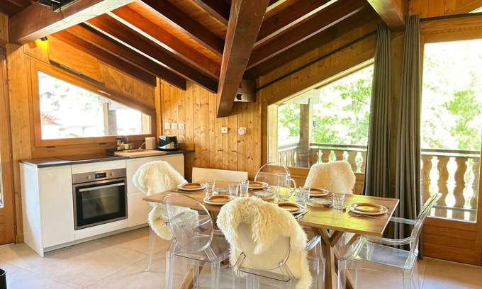 Les Gets Apartment | Cozy Apartment in Les Gets Center - Ski-In/Ski-Out, Balconies, Parking, WiFi