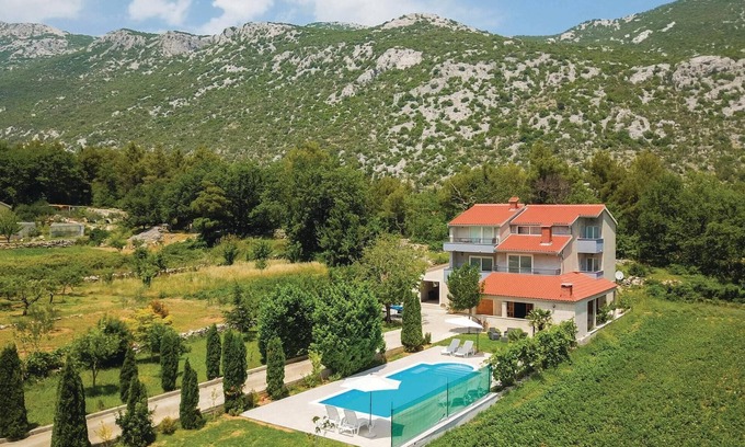 Ostrvica Apartment | Cozy apartment in Ostrvica with WiFi