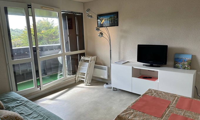 Le Penon Apartment | Cozy Apartment in Seignosse, 300m from Ocean, with Balcony and Private Garage