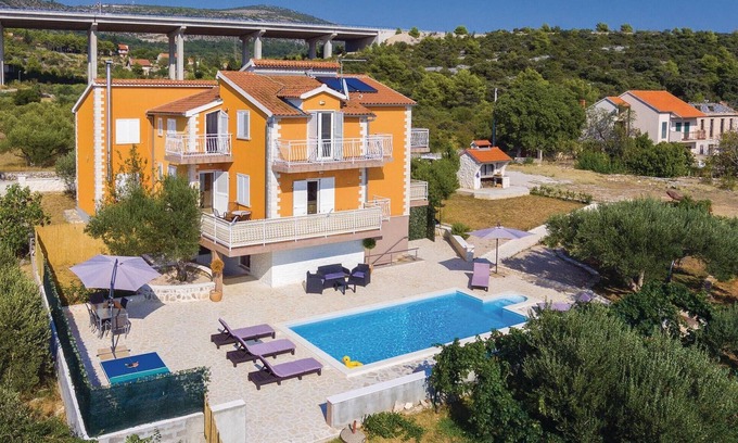 Sibenik Apartment | Cozy apartment in Sibenik with WiFi