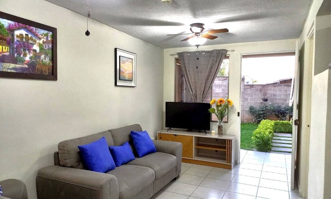 San Salvador Apartment | Cozy apartment in the Heart of San Salvador with 2 bedrooms and parking free.