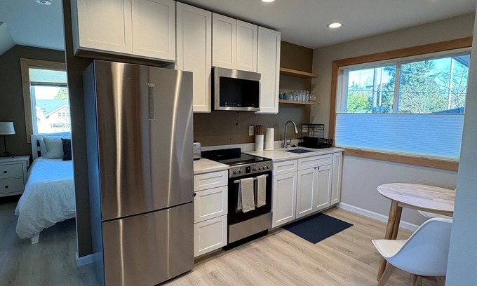 Fairhaven Apartment | Cozy apartment in the charming Fairhaven