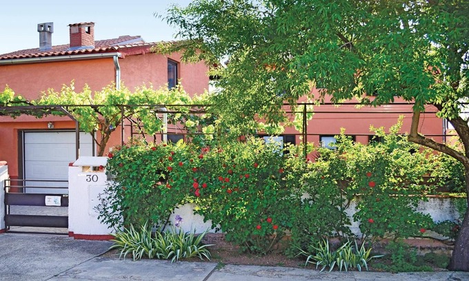 Valbandon Apartment | Cozy apartment in Valbandon with WiFi