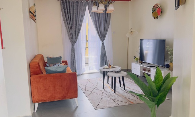 Kampala Apartment | Cozy Apartment Near Acacia Mall, Unlimited WIFI, Netflix, Free Parking 2BRM