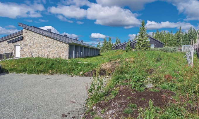 Sjusjoen Apartment | Cozy apartment near the ski slopes and Sjusjøen center.