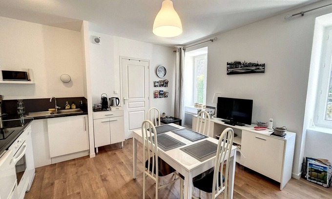 Granville Apartment | Cozy apartment with elevator, 150m from beach and casino, free WiFi