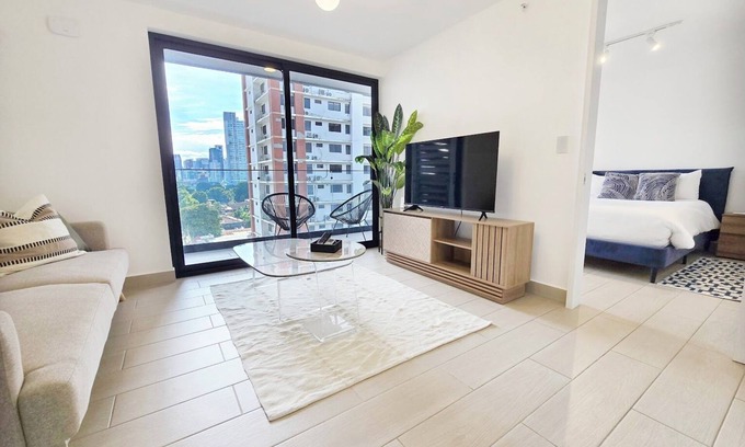 San Francisco Apartment | Cozy Apartment with Free Parking Coworking