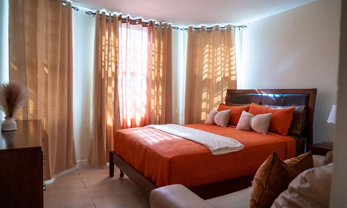 St.Bran's Burg Apartment | Cozy Apartment with Ocean View, Beach and Pool Access