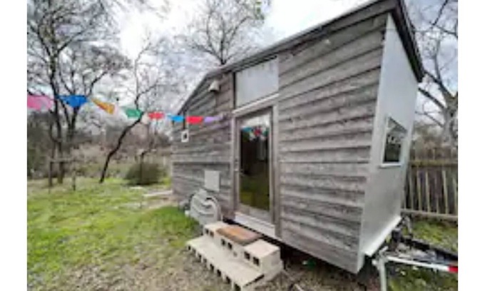 East MLK House | Cozy Backyard Tiny House