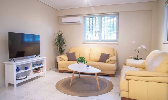 Nea Makri House | Cozy Beach Home Near Pristine Sea w/Free Netflix