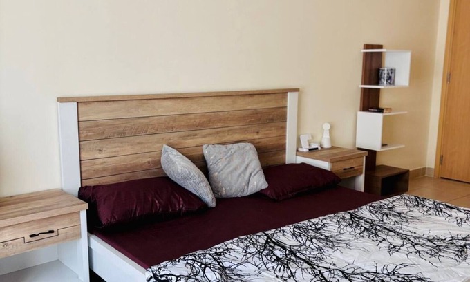 Dubai Condo | Cozy Bedroom condo in charming Dubai with WiFi, AC