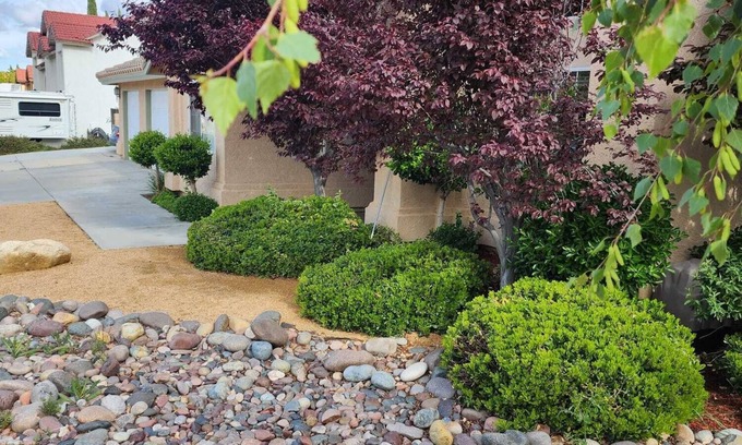 Lancaster House | Cozy -bedroom house in charming Palmdale with AC
