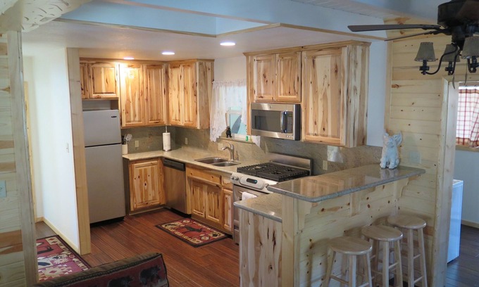 Big Bear Lake Cottage | Cozy Big Bear Lake family cottage, at the foot of Ski Summit!