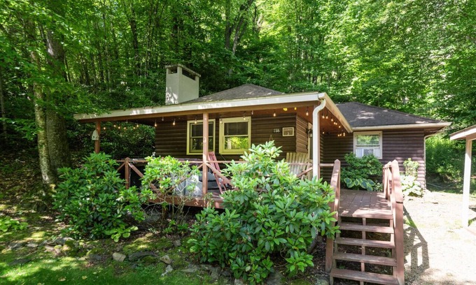 Blowing Rock Cabin | Cozy Blowing Rock Cabin - Hottub & Fireplace
