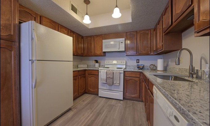 El Paso House | Cozy, boho-inspired 3bd townhome