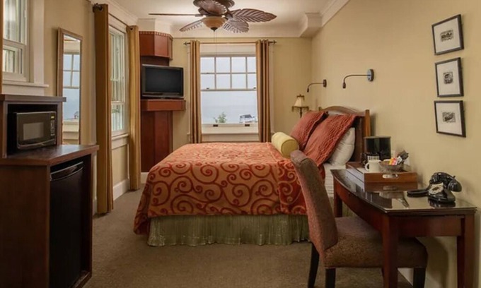 Astoria Hotel | Cozy Boutique Room w/Heated Bathroom Floor in Historic Downtown