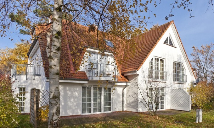 Zingst Apartment | cozy bright apartment on a large plot, near the beach