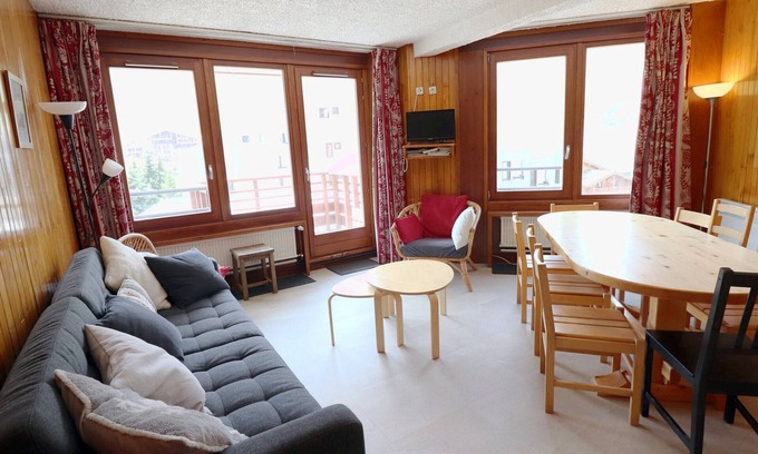 Val Claret Apartment | Cozy & Bright Apartment · Ski-In/Ski-Out · Balcony · Sleeps 10