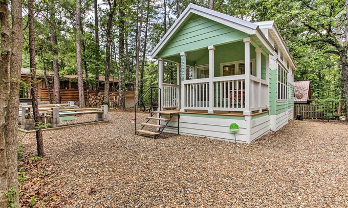 Broken Bow Cottage | Cozy Broken Bow Getaway w/Fire Pit, 5 Mi to Lake!