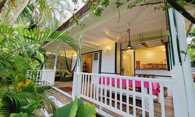 La Iglesia House | Cozy bungalow 5 minutes from the beach. Beautiful garden.