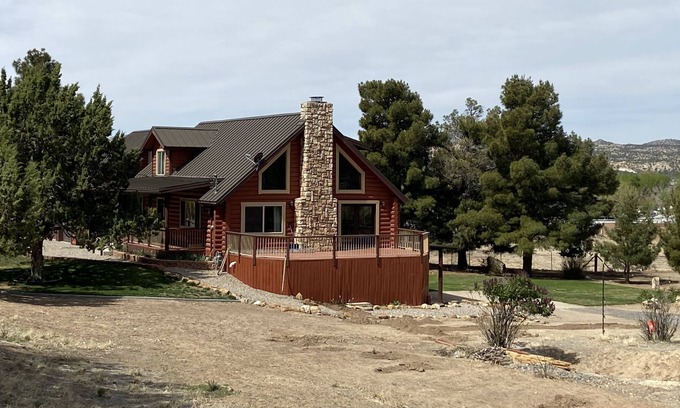 St. George Cabin | Cozy Cabin 5 min. From Snow Canyon State Park and