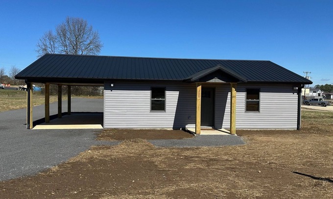 Grant Cabin | Cozy Cabin 5 mins from the lake~Covered Boat Port w/power & lights~Pets~WIFI