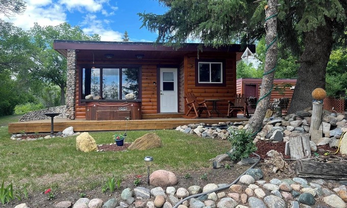 Saskatchewan Cabin | Cozy Cabin at Kannata Valley Sleeps 4 Overlooking Last Mountain Lake Pets Okay