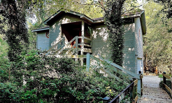 Covington Cabin | Cozy cabin in charming Covington