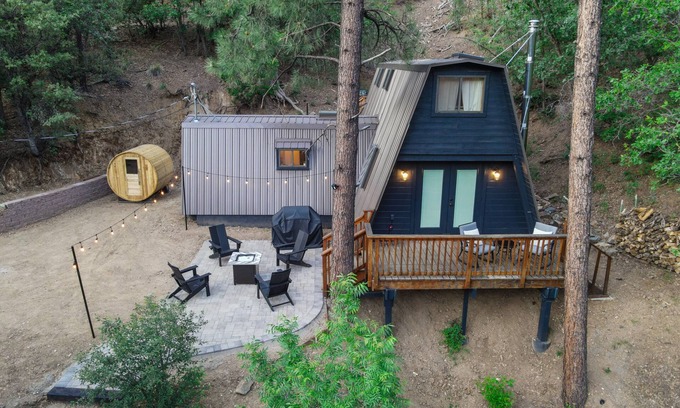 Groom Creek Cabin | Cozy Cabin in the Pines, 15 Min to Whiskey Row, 8 Min to Goldwater Lake