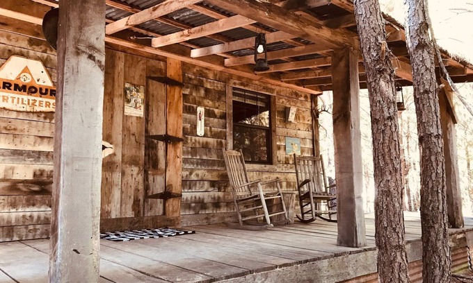 Eustace Cabin | Cozy Cabin in the woods at Bluegill Lake Cabins