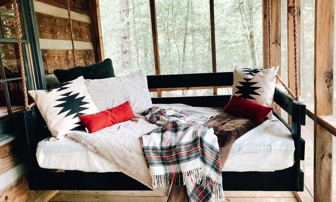 Dial Cabin | Cozy Cabin in woods with Hot Tub, Porch Swing Bed and Fire Pit in Aska Adventure