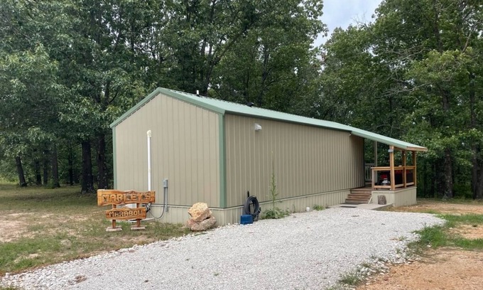 Lebanon Cabin | Cozy cabin near the Niangua river and Bennet Springs State park. Pet friendly !