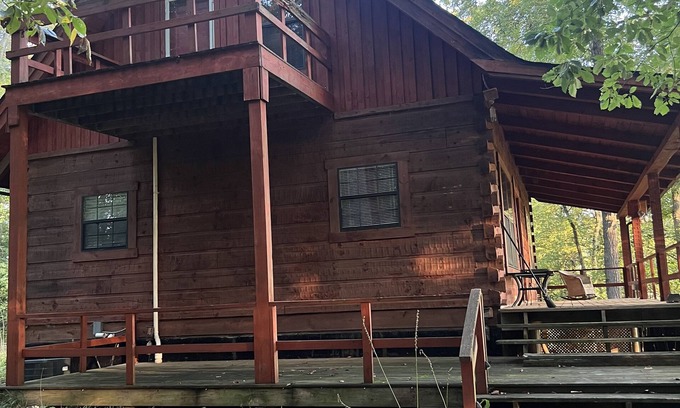 Hadley Cabin | Cozy cabin. Not to far from bowling green!