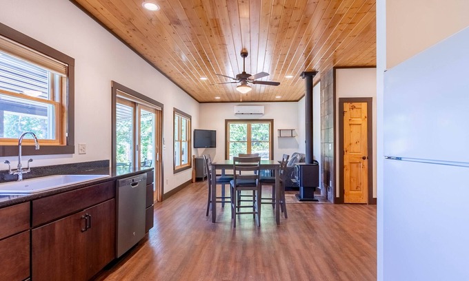 Clitherall Cabin | Cozy Cabin on Lake- Very Private, Kayaks/Canoe,Fire pit,Pet Friendly, Relaxing